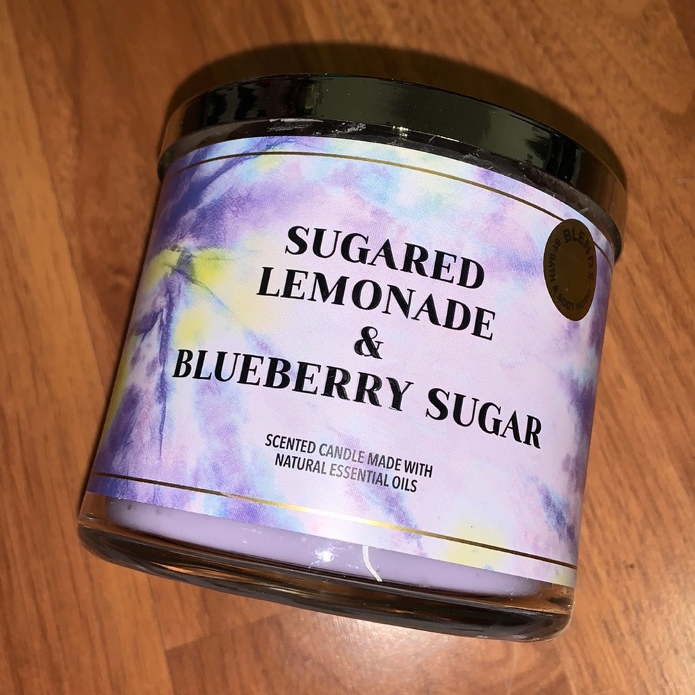 Bath and Body Works Sugared Lemonade & Blueberry 🫐 Sugar Three Wick Candle - Picture 2 of 6